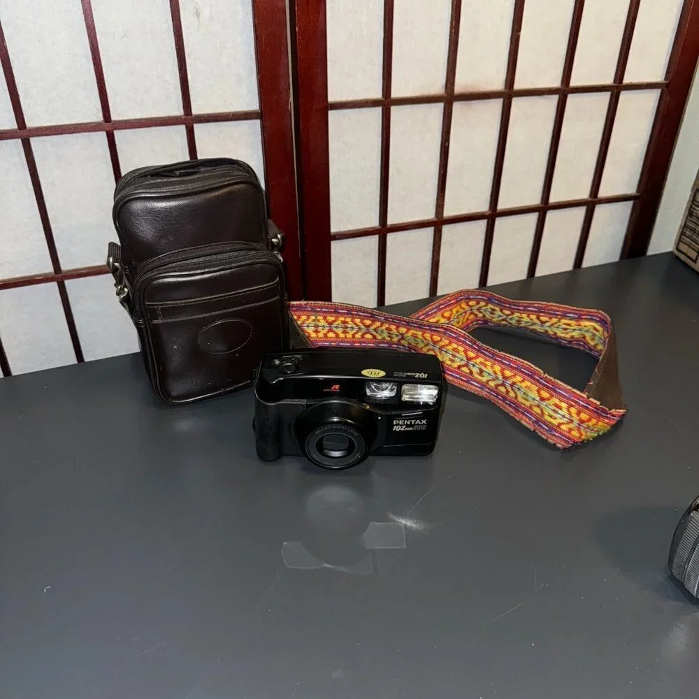 Pentax IQZoom 900 35mm Point & Shoot Camera Bag Case Not Tested FLAWS